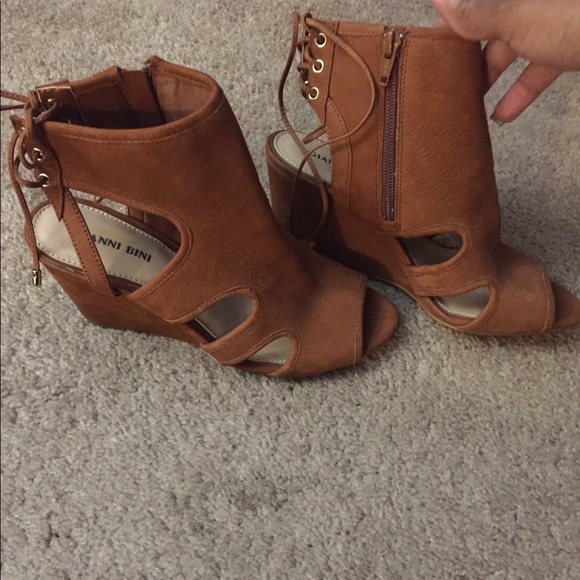 Gianni Bini wedge sandals Size 7.5 - Picture 2 of 4
